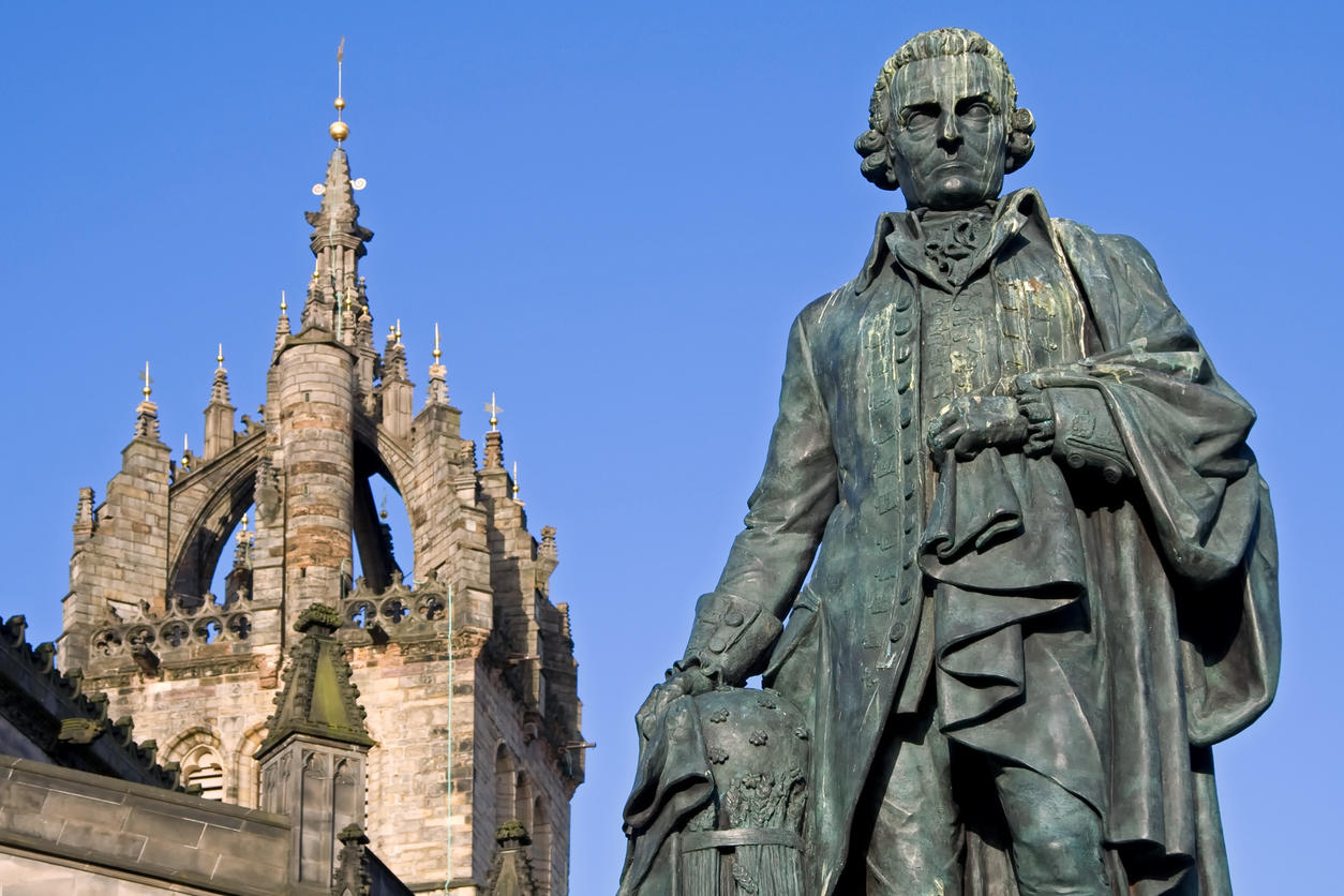 Escultura de Adam Smith.