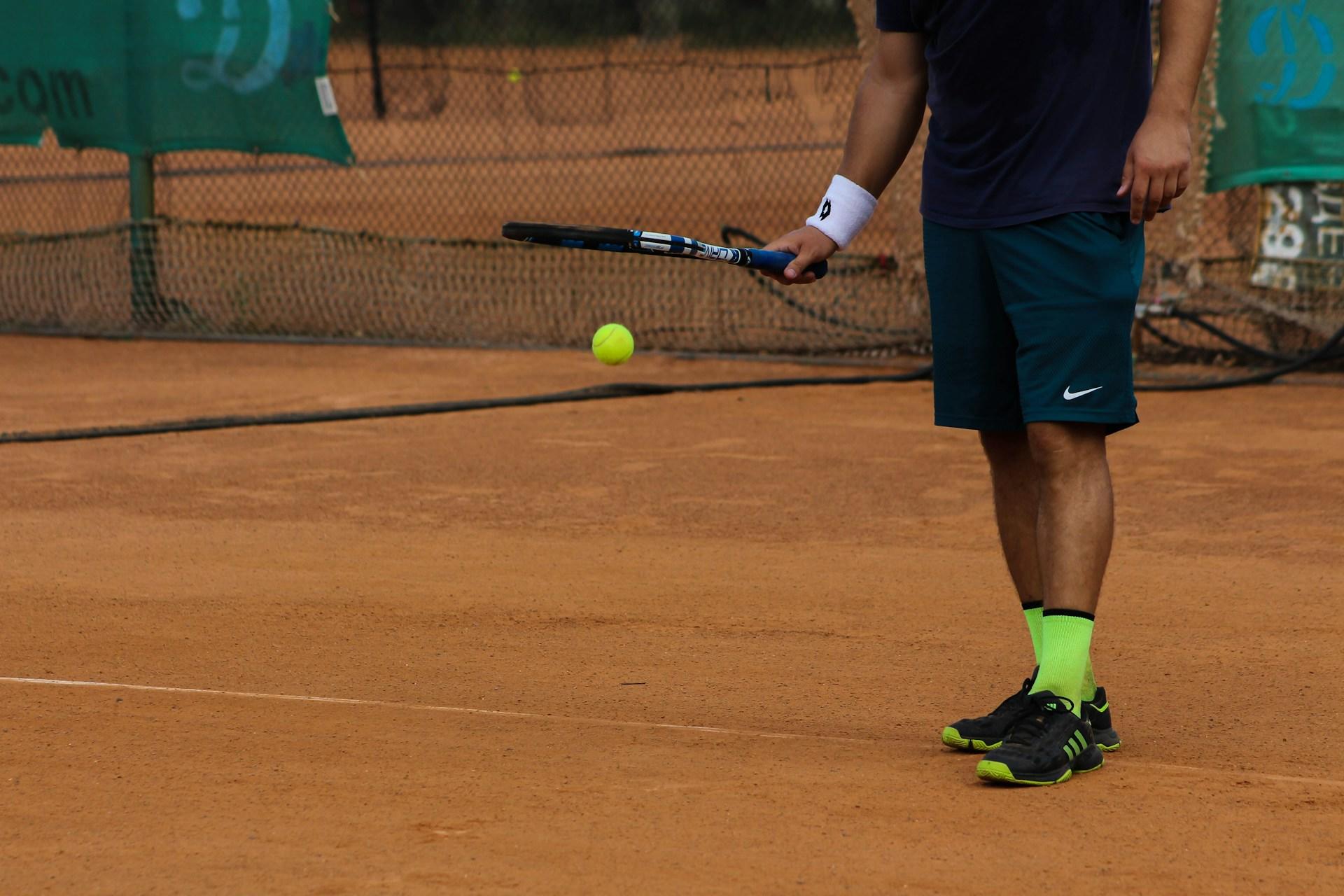 Las canchas de arcilla necesitan un mantenimiento regular para garantizar que la superficie se mantenga en óptimas condiciones.